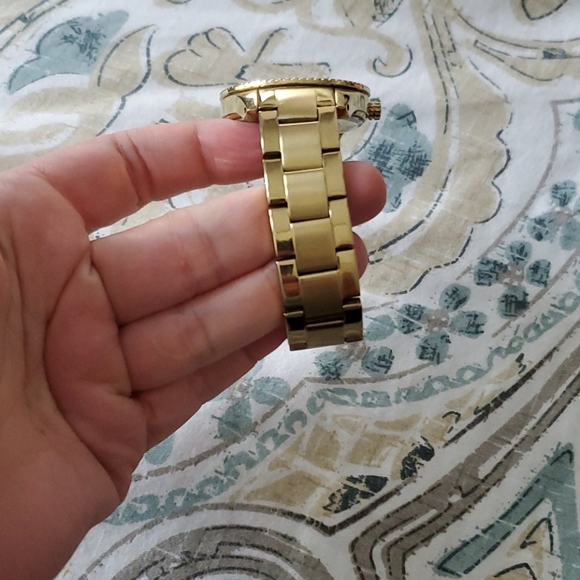 Gold Fossil Watch - Picture 3 of 4